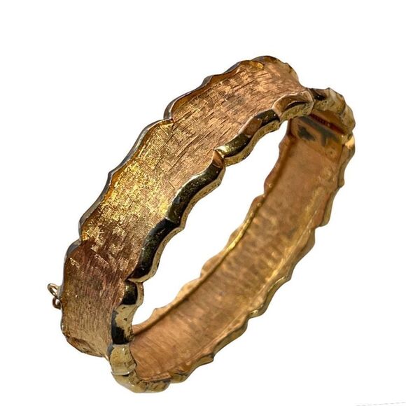 Rare Vintage Hattie Carnegie Wavy Textured Brushed Gold Tone Clamper Bracelet - Picture 5 of 5